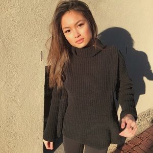 NEW WITH TAG SUPER COZY BOOHOO SWEATER